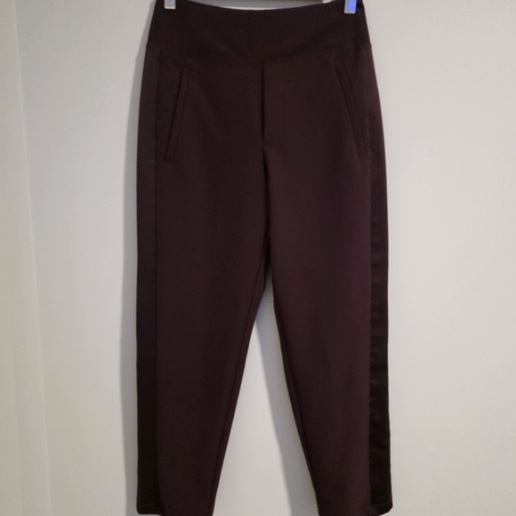 Athleta Burgundy Cropped Pants, Pockets - Picture 2 of 12
